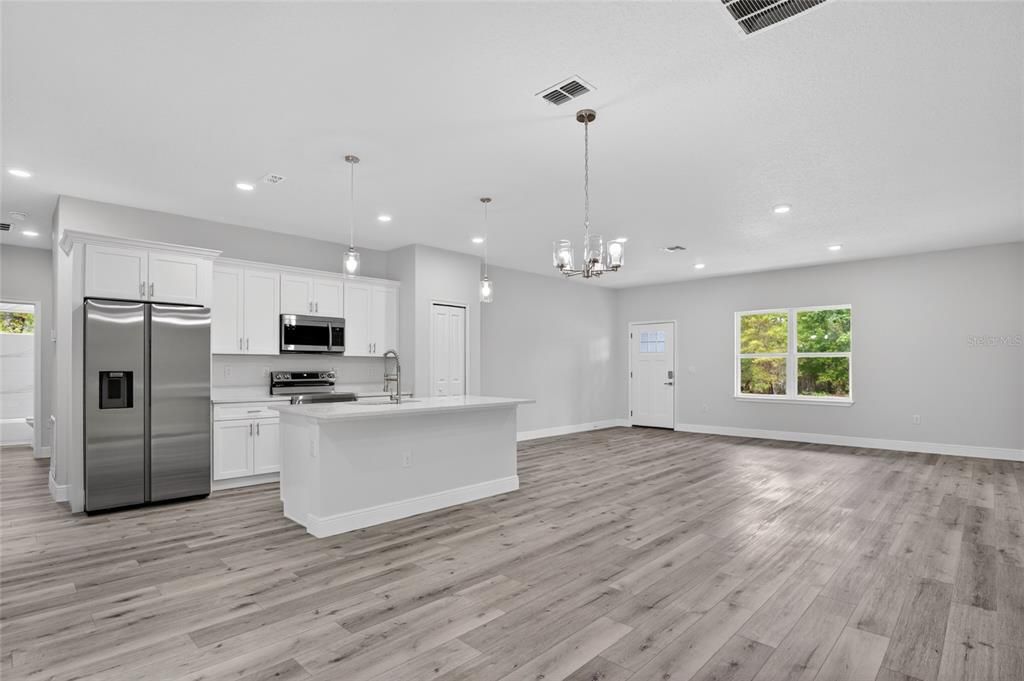 For Rent: $2,150 (4 beds, 2 baths, 1833 Square Feet)