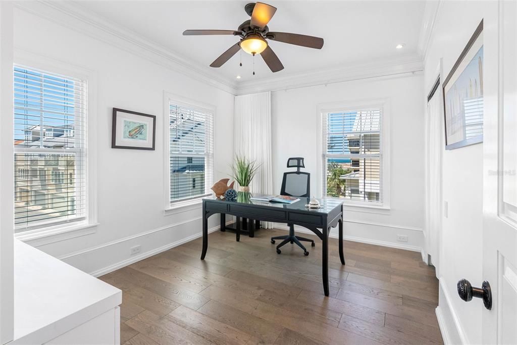 Active With Contract: $999,995 (3 beds, 3 baths, 2296 Square Feet)