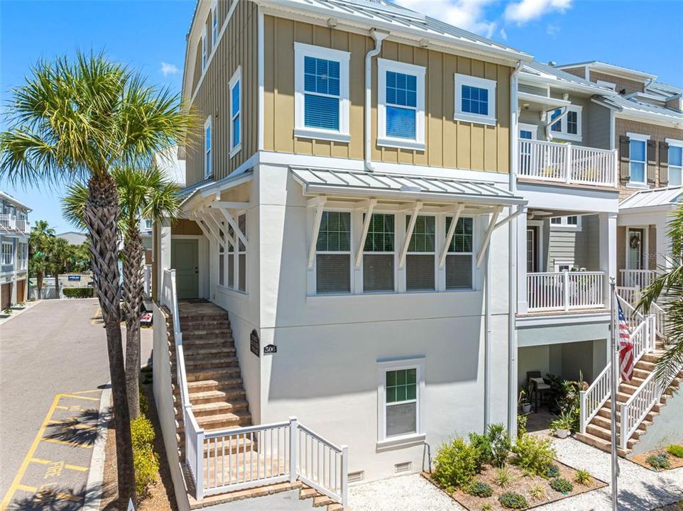 Active With Contract: $999,995 (3 beds, 3 baths, 2296 Square Feet)