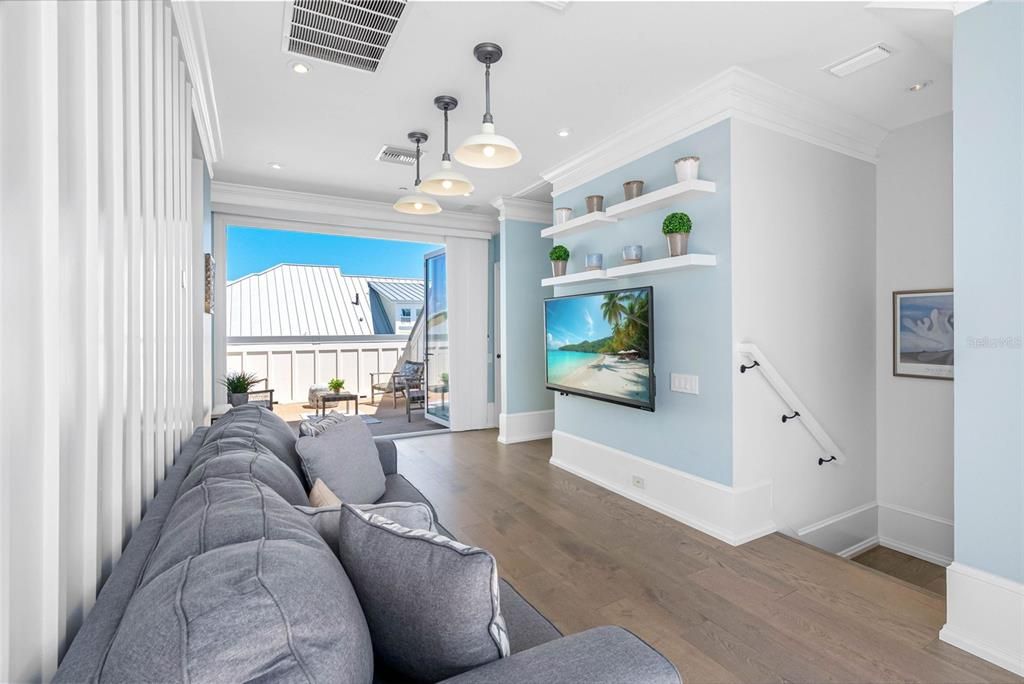 Active With Contract: $999,995 (3 beds, 3 baths, 2296 Square Feet)