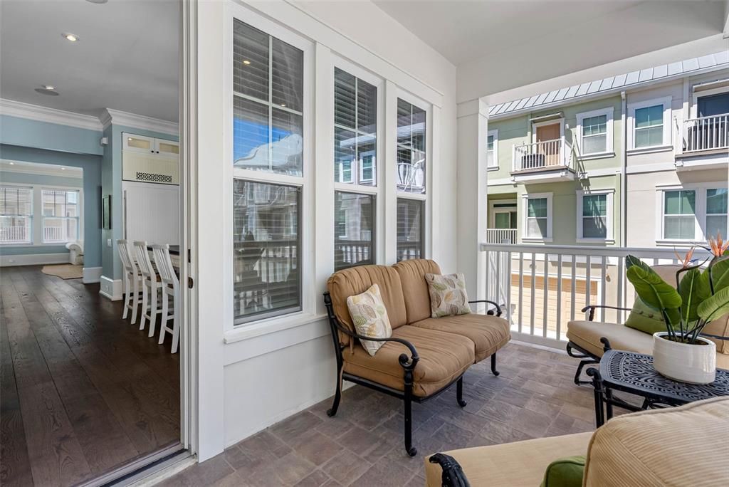 Active With Contract: $999,995 (3 beds, 3 baths, 2296 Square Feet)