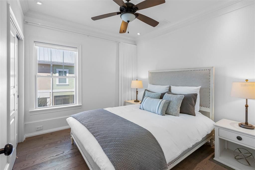 Active With Contract: $999,995 (3 beds, 3 baths, 2296 Square Feet)
