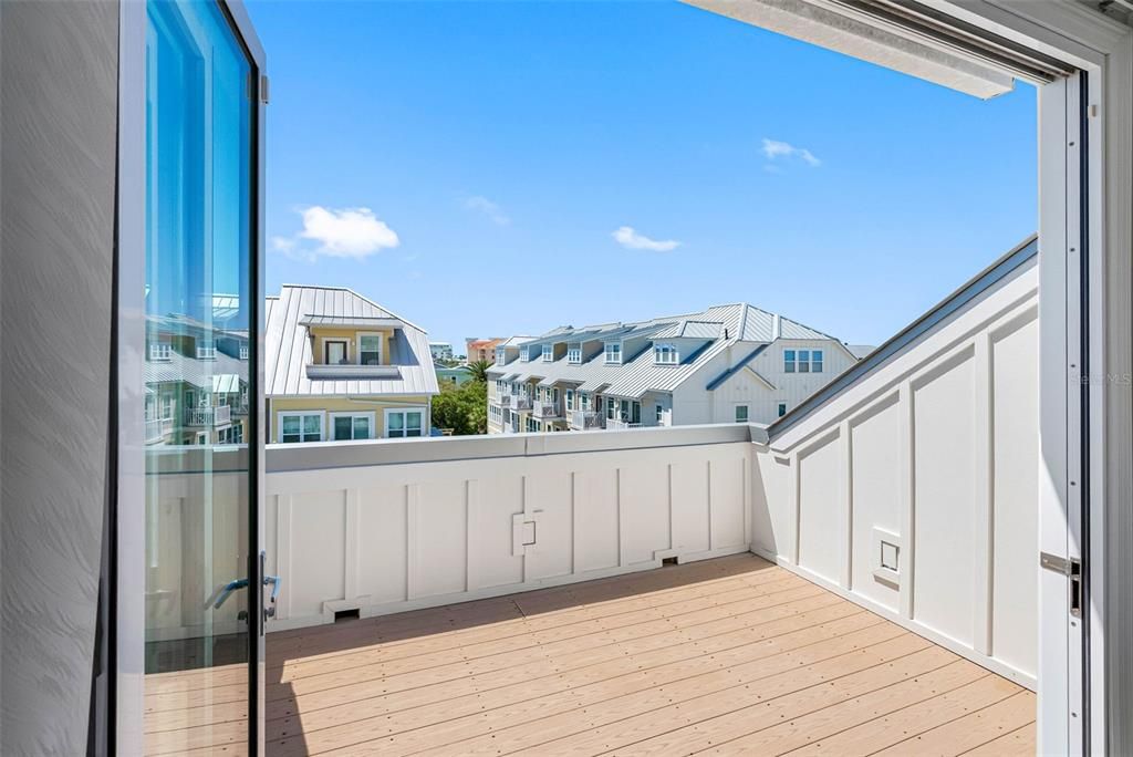 Active With Contract: $999,995 (3 beds, 3 baths, 2296 Square Feet)