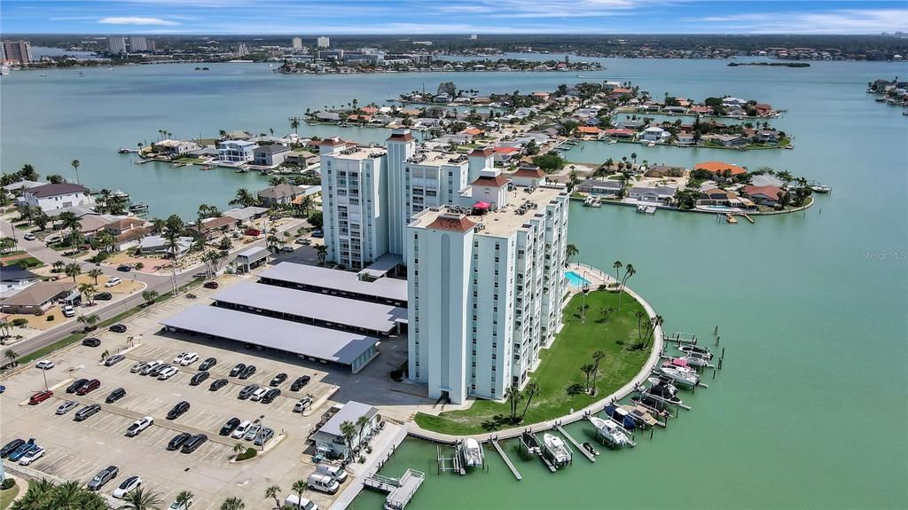 На продажу: $319,000 (2 спален, 2 ванн, 1131 Квадратных фут)