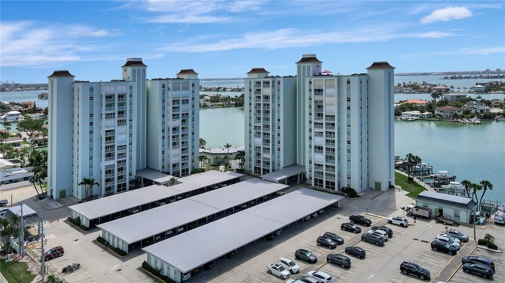 На продажу: $319,000 (2 спален, 2 ванн, 1131 Квадратных фут)