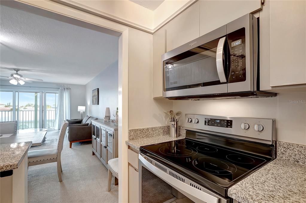 На продажу: $319,000 (2 спален, 2 ванн, 1131 Квадратных фут)