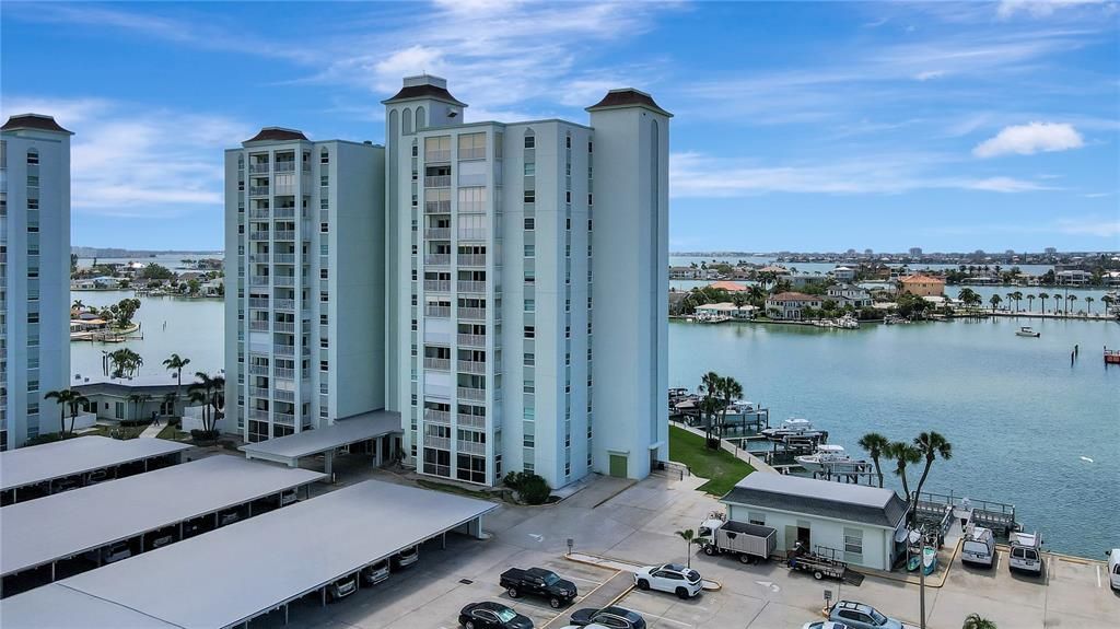 На продажу: $319,000 (2 спален, 2 ванн, 1131 Квадратных фут)