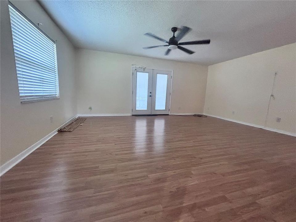 For Rent: $2,200 (3 beds, 2 baths, 1864 Square Feet)