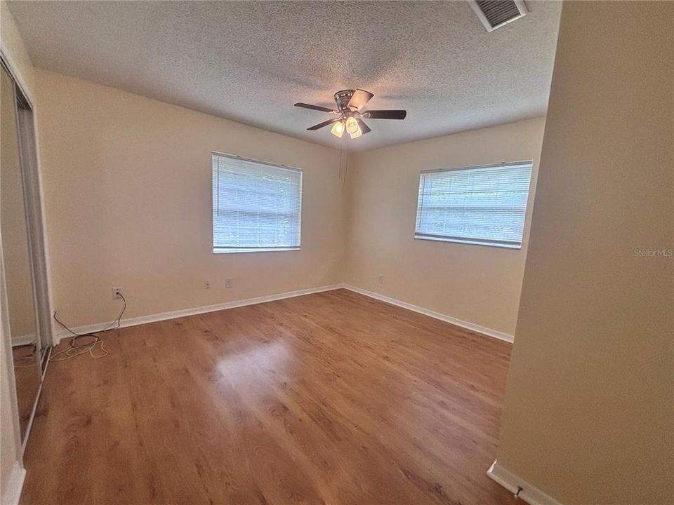 For Rent: $2,200 (3 beds, 2 baths, 1864 Square Feet)