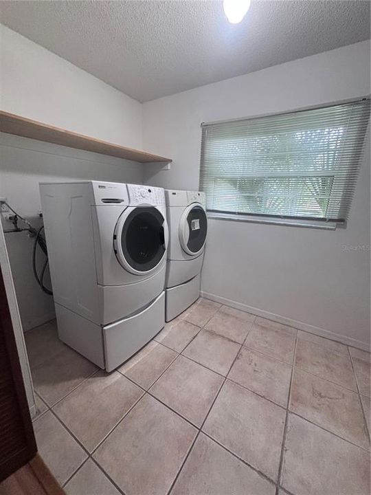 For Rent: $2,200 (3 beds, 2 baths, 1864 Square Feet)