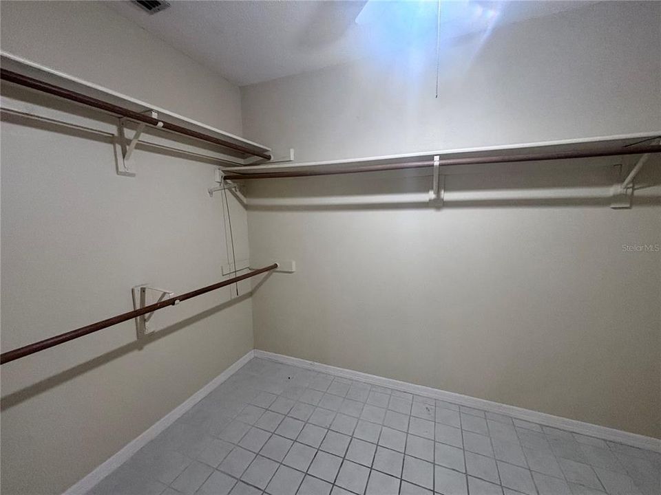 For Rent: $2,200 (3 beds, 2 baths, 1864 Square Feet)