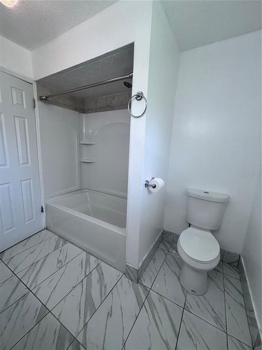For Rent: $2,200 (3 beds, 2 baths, 1864 Square Feet)