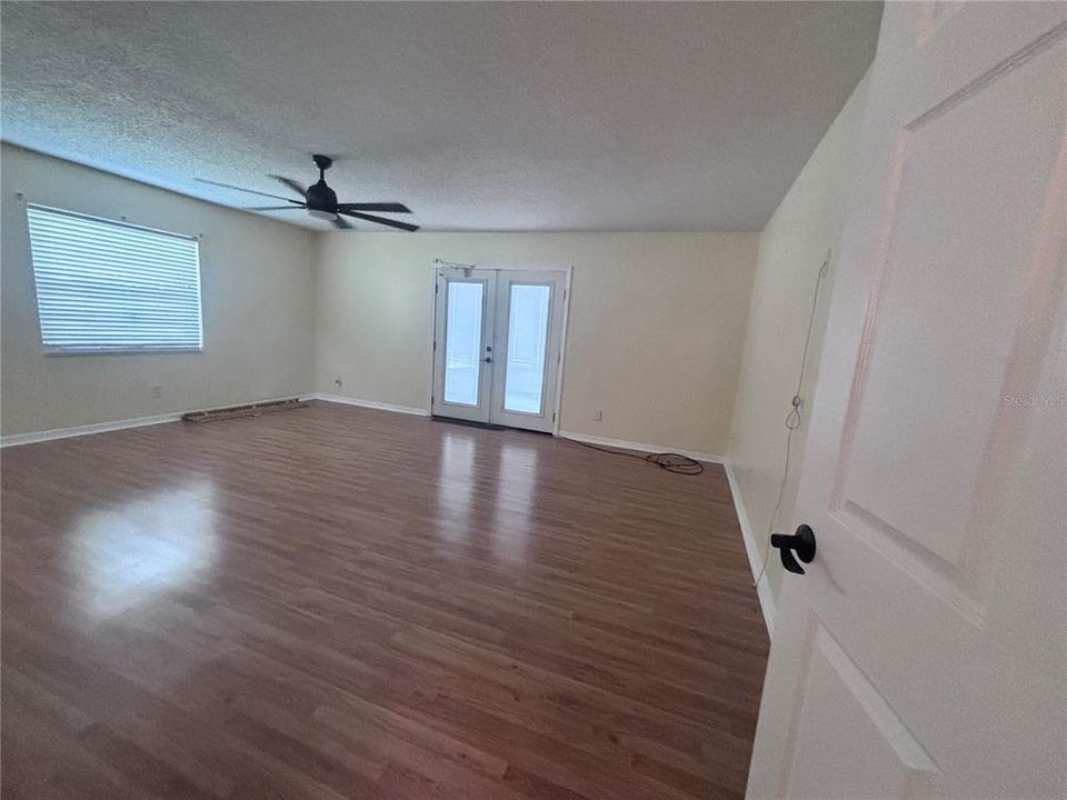 For Rent: $2,200 (3 beds, 2 baths, 1864 Square Feet)