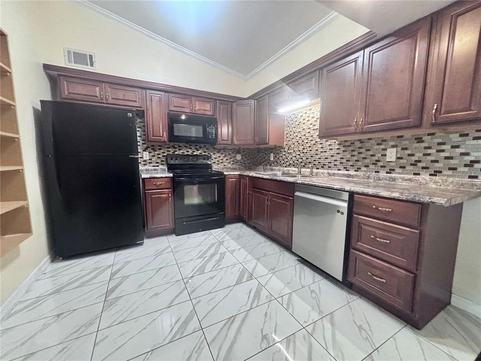 For Rent: $2,200 (3 beds, 2 baths, 1864 Square Feet)