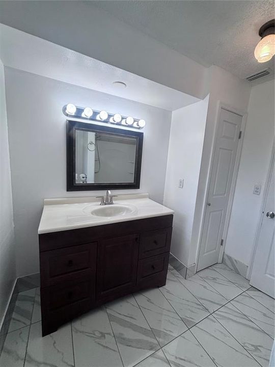 For Rent: $2,200 (3 beds, 2 baths, 1864 Square Feet)