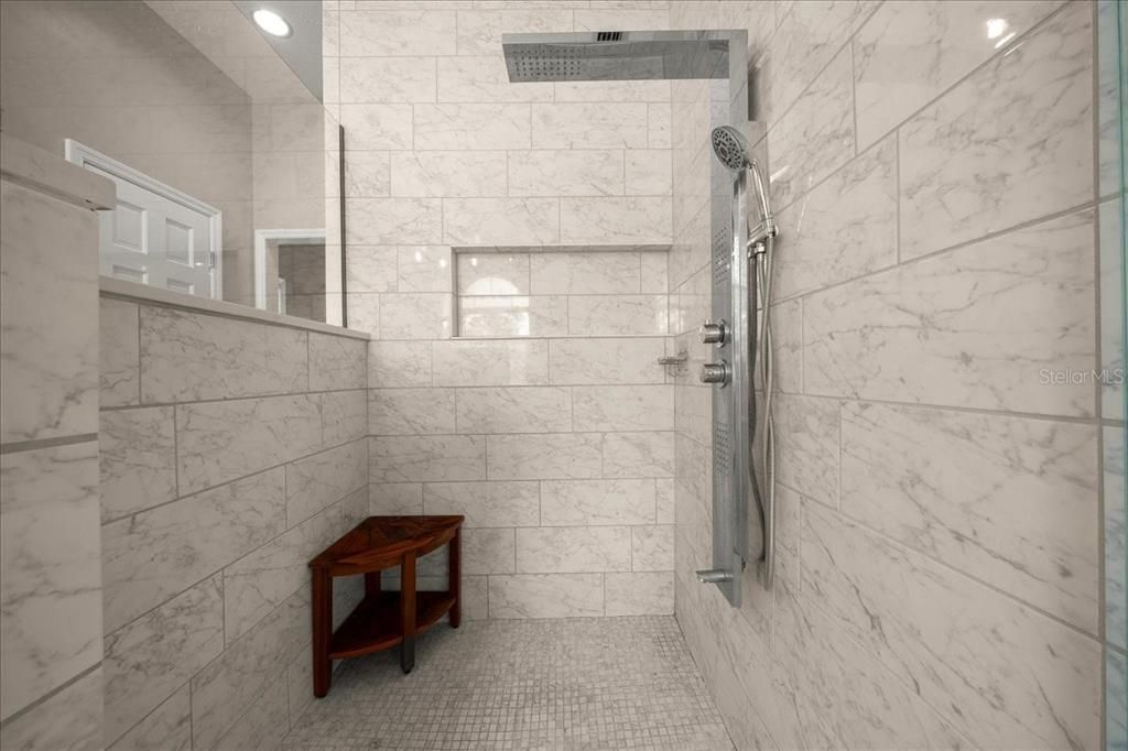 En Venta: $849,900 (4 camas, 2 baños, 3886 Pies cuadrados)