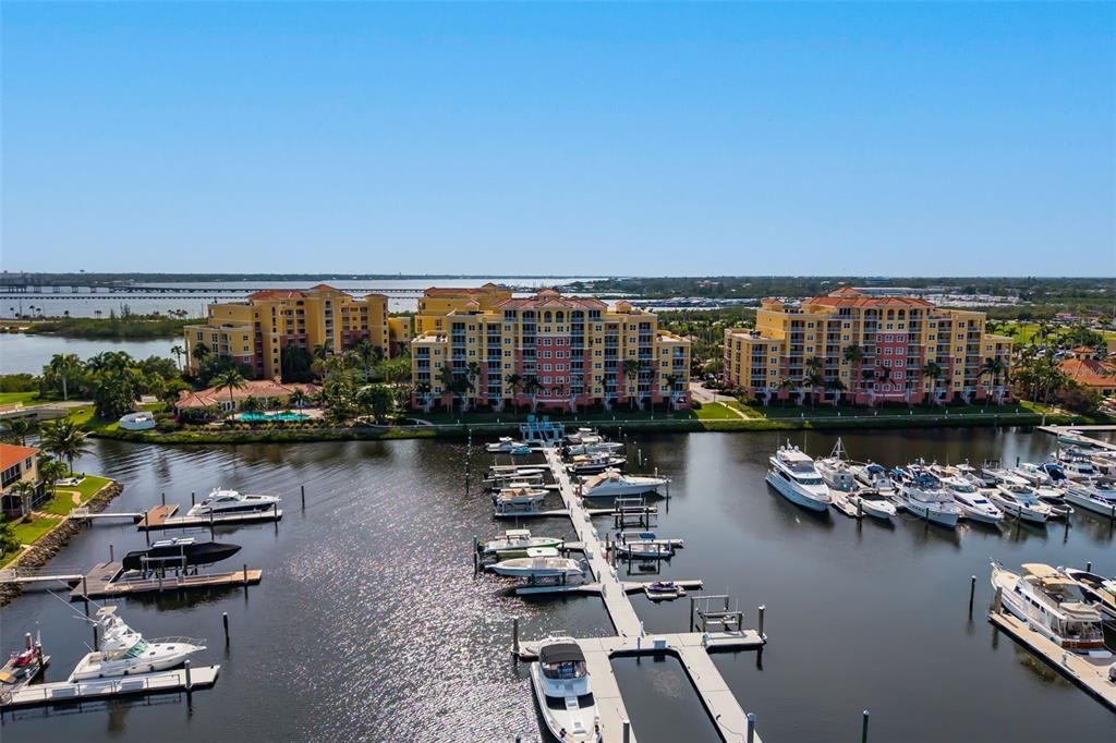 For Sale: $399,500 (2 beds, 2 baths, 1758 Square Feet)