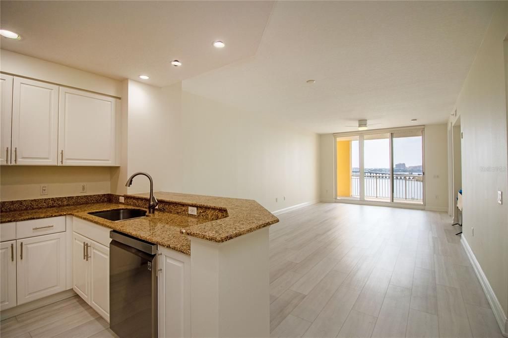 For Sale: $399,500 (2 beds, 2 baths, 1758 Square Feet)
