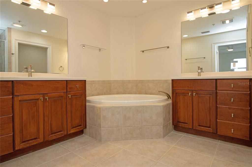 For Sale: $399,500 (2 beds, 2 baths, 1758 Square Feet)