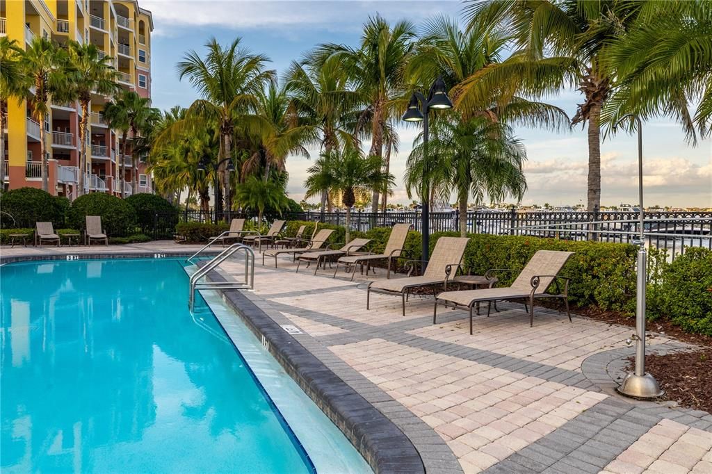 For Sale: $399,500 (2 beds, 2 baths, 1758 Square Feet)
