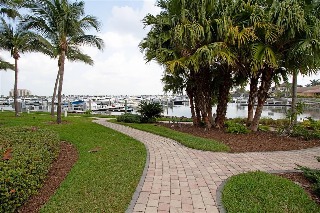 For Sale: $399,500 (2 beds, 2 baths, 1758 Square Feet)
