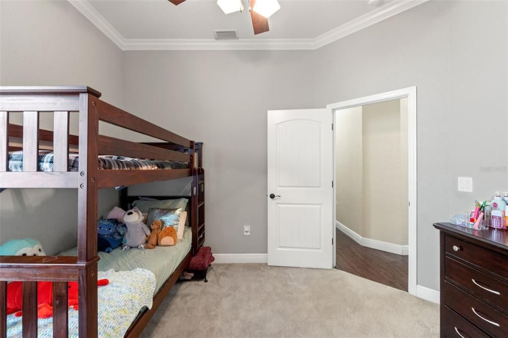 Activo con contrato: $699,000 (5 camas, 3 baños, 2730 Pies cuadrados)
