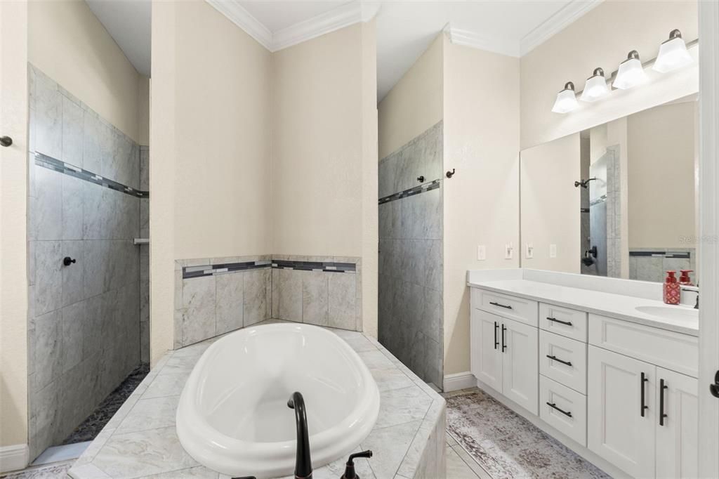 Activo con contrato: $699,000 (5 camas, 3 baños, 2730 Pies cuadrados)