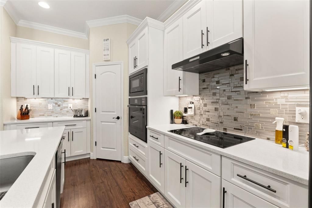 Activo con contrato: $699,000 (5 camas, 3 baños, 2730 Pies cuadrados)