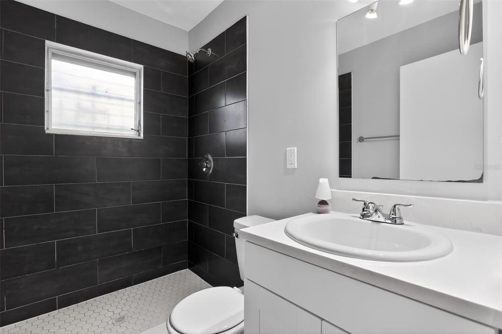 Activo con contrato: $280,000 (3 camas, 2 baños, 1240 Pies cuadrados)