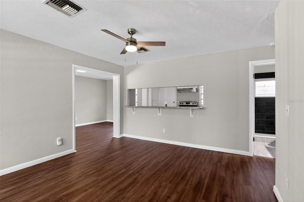 Activo con contrato: $280,000 (3 camas, 2 baños, 1240 Pies cuadrados)