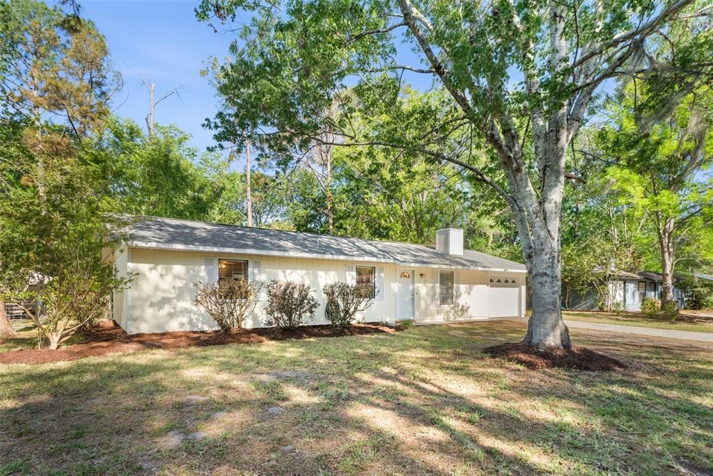 Active With Contract: $259,000 (3 beds, 2 baths, 1128 Square Feet)