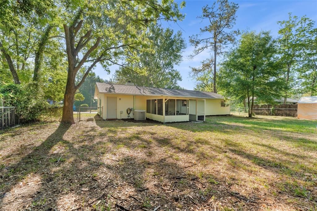 Active With Contract: $259,000 (3 beds, 2 baths, 1128 Square Feet)