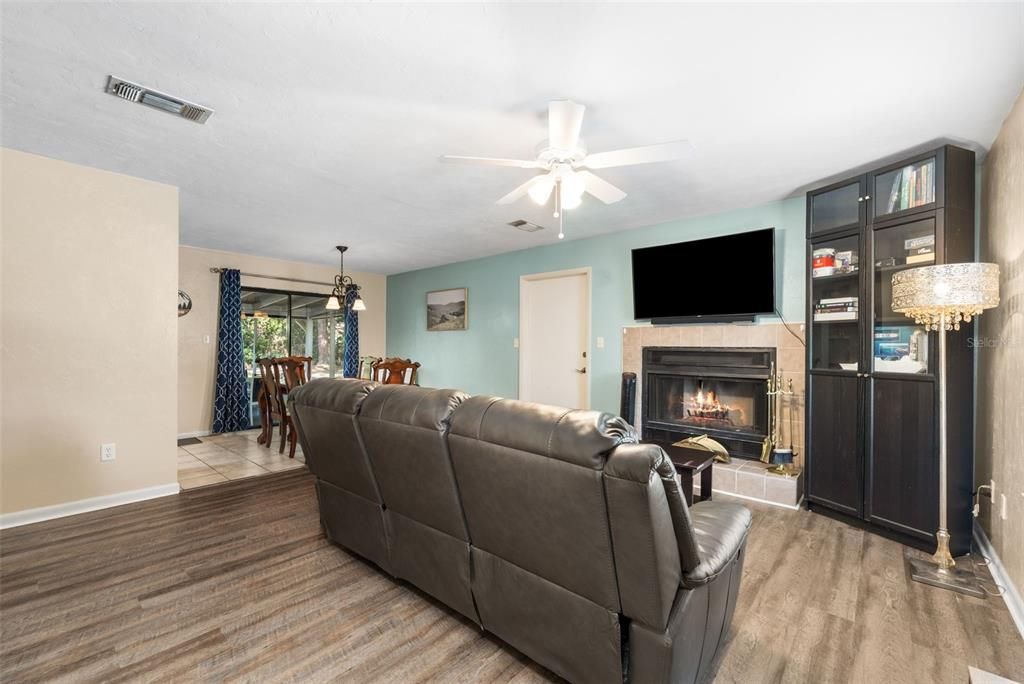 Active With Contract: $259,000 (3 beds, 2 baths, 1128 Square Feet)