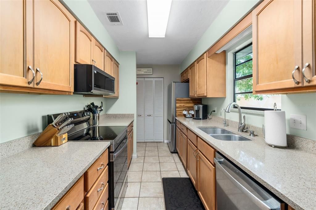 Active With Contract: $259,000 (3 beds, 2 baths, 1128 Square Feet)