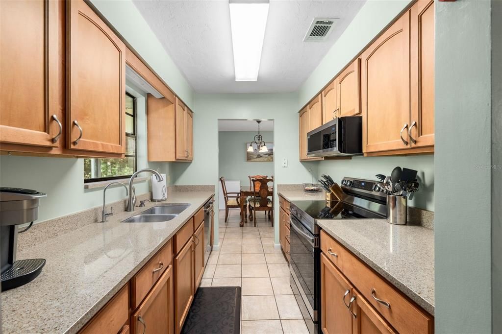 Active With Contract: $259,000 (3 beds, 2 baths, 1128 Square Feet)
