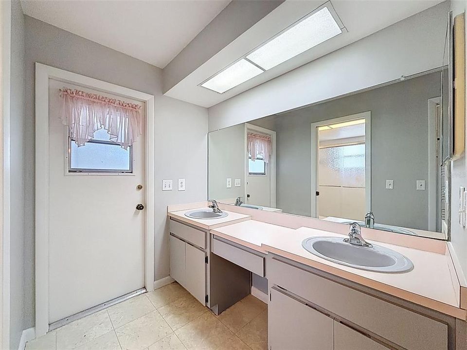 Activo con contrato: $280,000 (3 camas, 2 baños, 1453 Pies cuadrados)