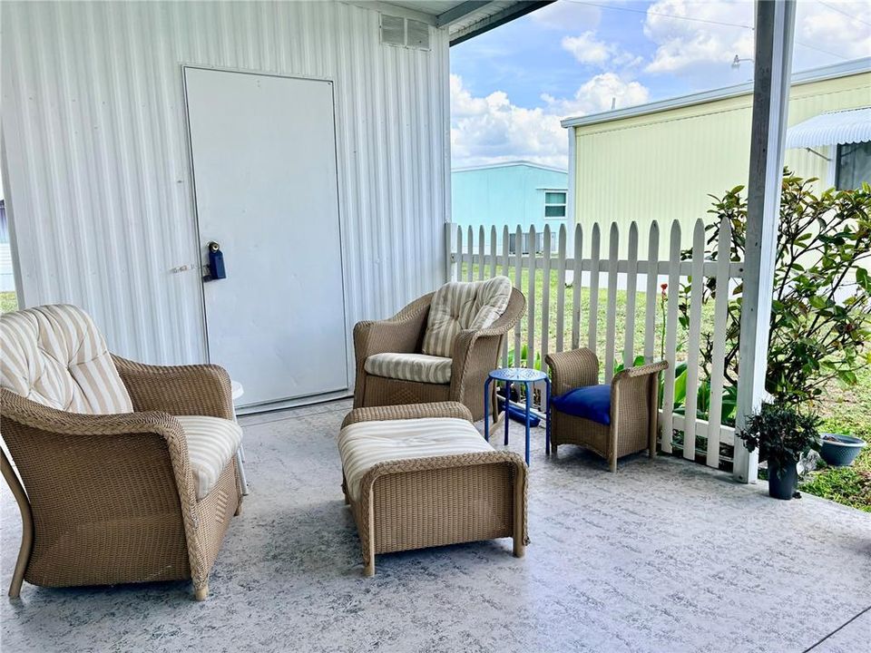 For Sale: $139,000 (2 beds, 2 baths, 1056 Square Feet)