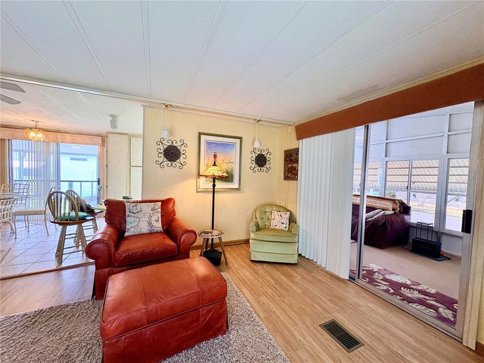 For Sale: $139,000 (2 beds, 2 baths, 1056 Square Feet)