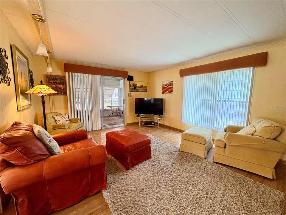 For Sale: $139,000 (2 beds, 2 baths, 1056 Square Feet)