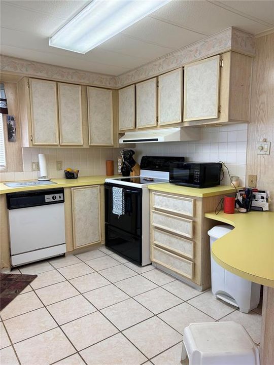 For Sale: $139,000 (2 beds, 2 baths, 1056 Square Feet)