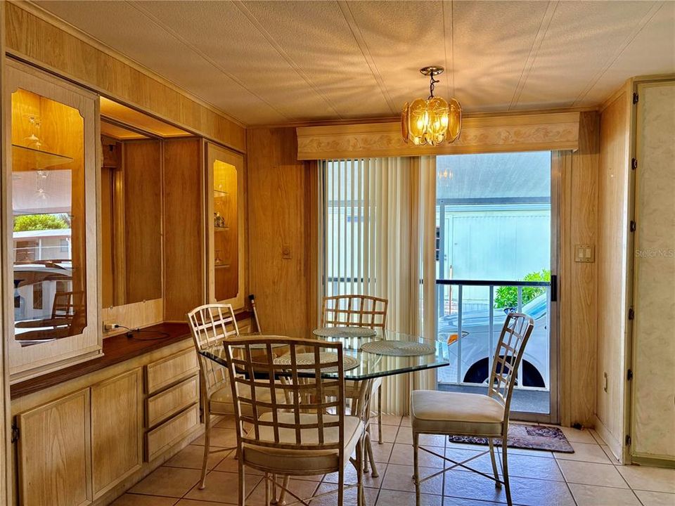 For Sale: $139,000 (2 beds, 2 baths, 1056 Square Feet)