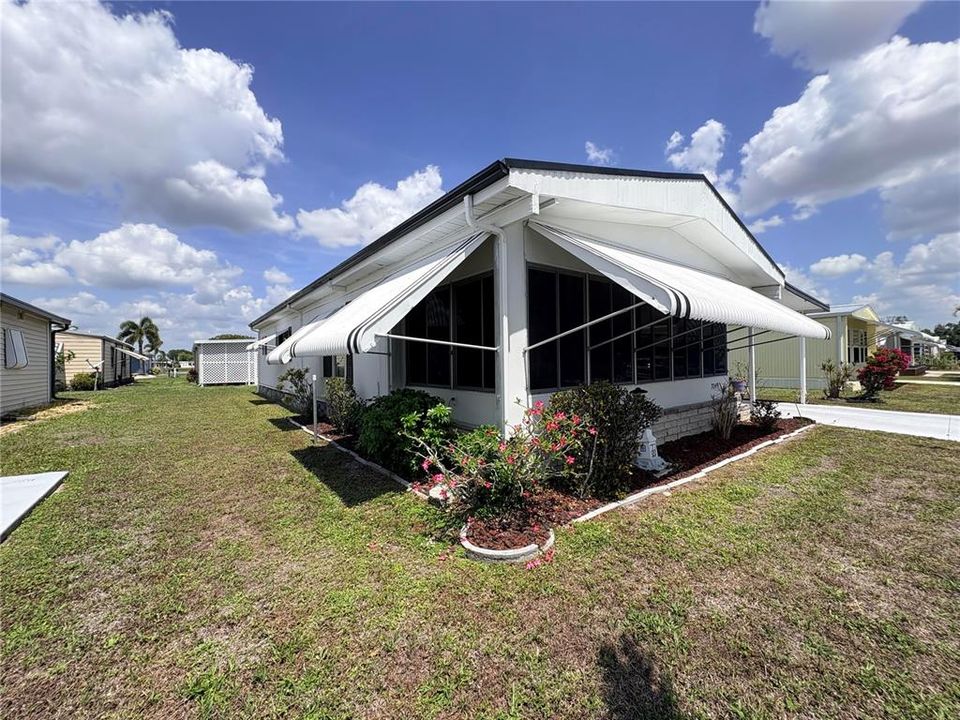 For Sale: $139,000 (2 beds, 2 baths, 1056 Square Feet)