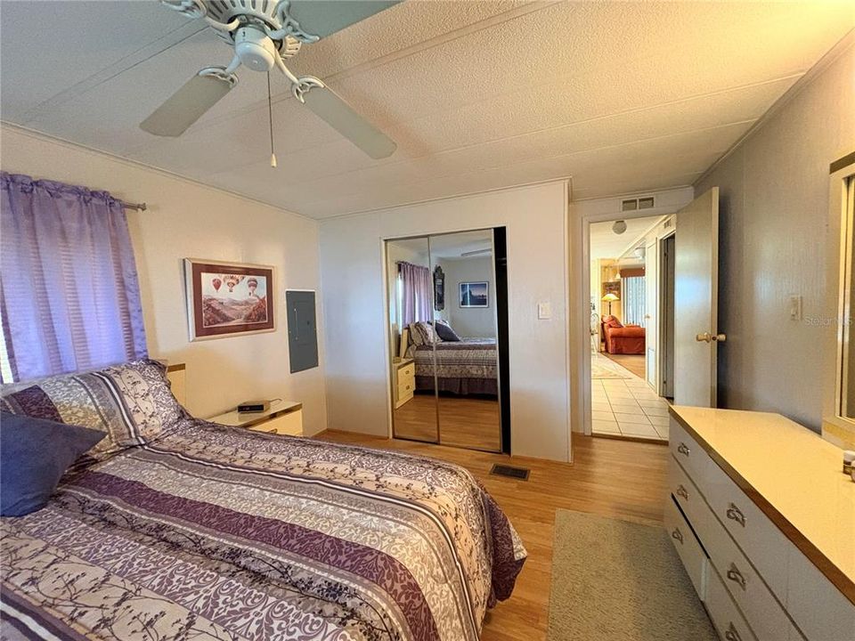 For Sale: $139,000 (2 beds, 2 baths, 1056 Square Feet)