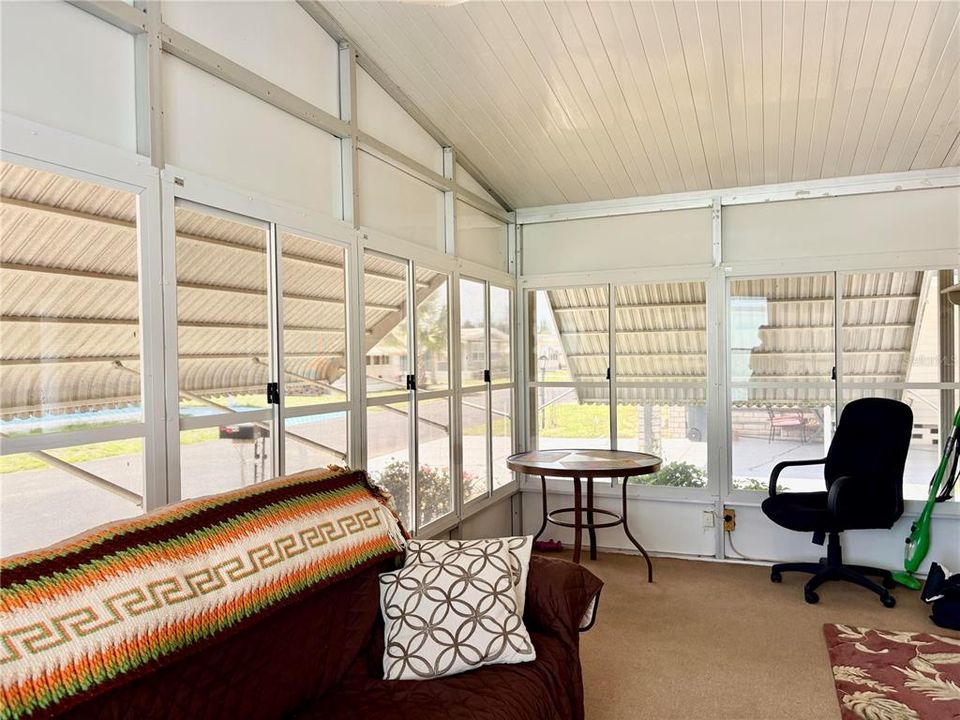 For Sale: $139,000 (2 beds, 2 baths, 1056 Square Feet)
