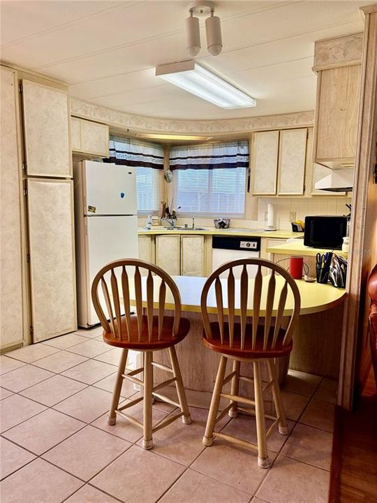 For Sale: $139,000 (2 beds, 2 baths, 1056 Square Feet)
