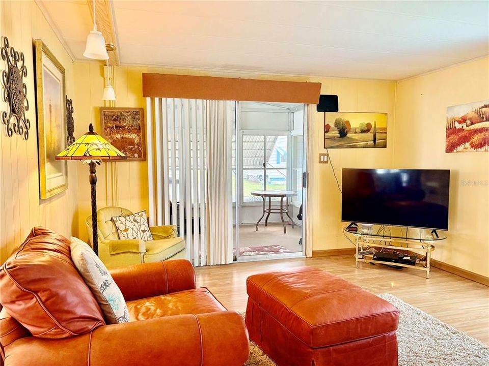 For Sale: $139,000 (2 beds, 2 baths, 1056 Square Feet)