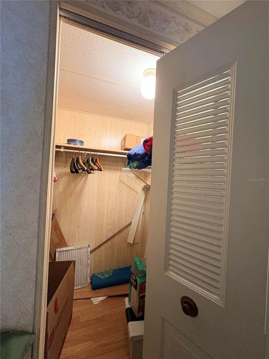 For Sale: $139,000 (2 beds, 2 baths, 1056 Square Feet)