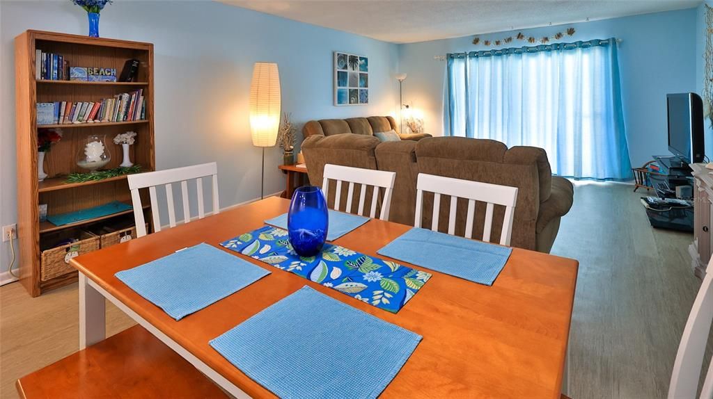 For Sale: $249,519 (2 beds, 2 baths, 1216 Square Feet)