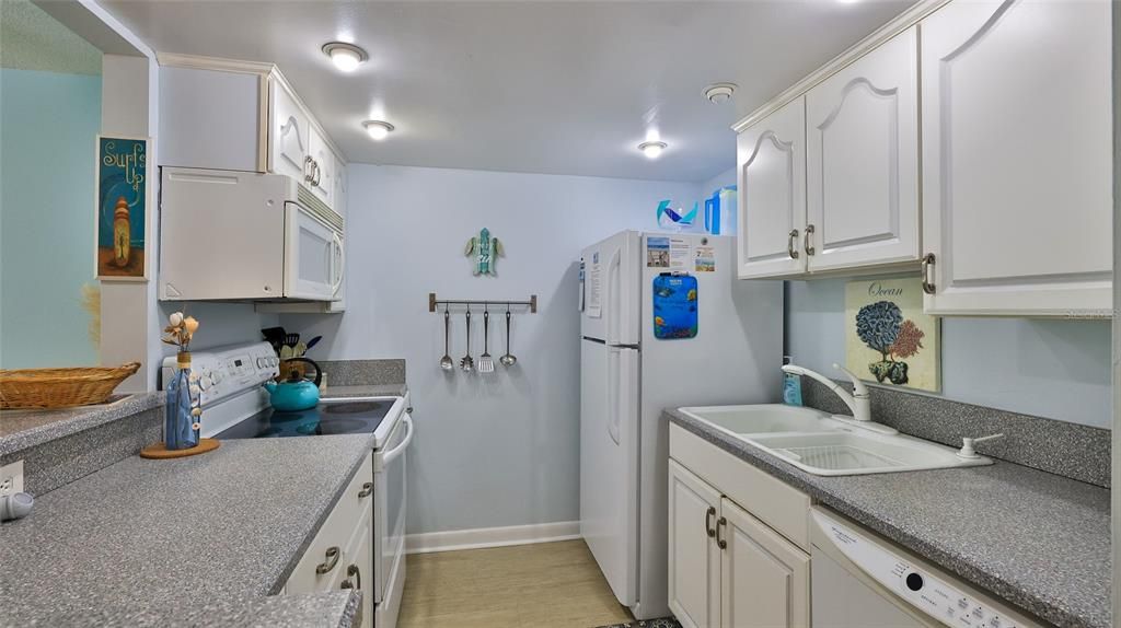 For Sale: $249,519 (2 beds, 2 baths, 1216 Square Feet)