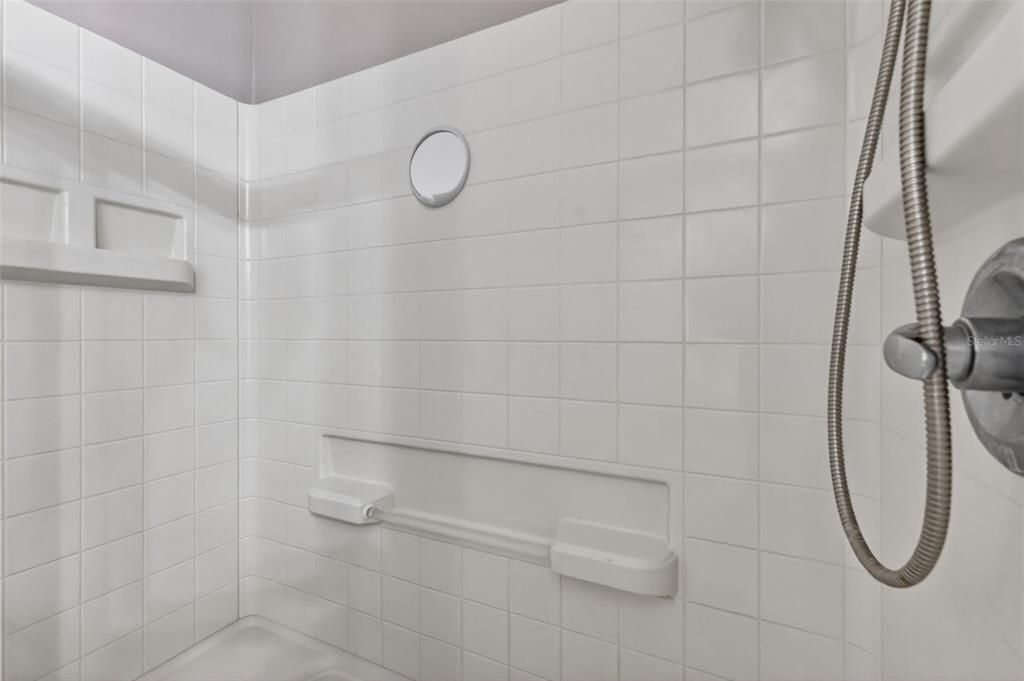 Activo con contrato: $250,000 (2 camas, 2 baños, 1156 Pies cuadrados)